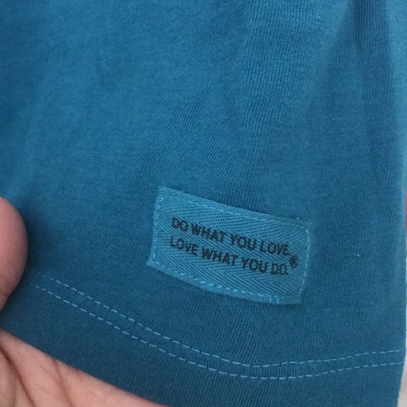 New Life is good It’s Tuesday right T-shirt. Xs - Picture 5 of 5